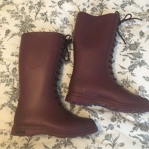 Native size 10 tall rubber rain boots in burgundy, no leaks , light wear